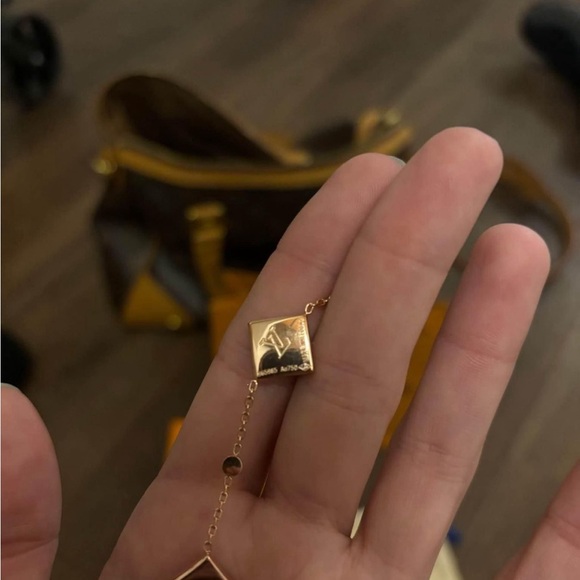 Louis Vuitton charm bracelet gold - Picture 2 of 6